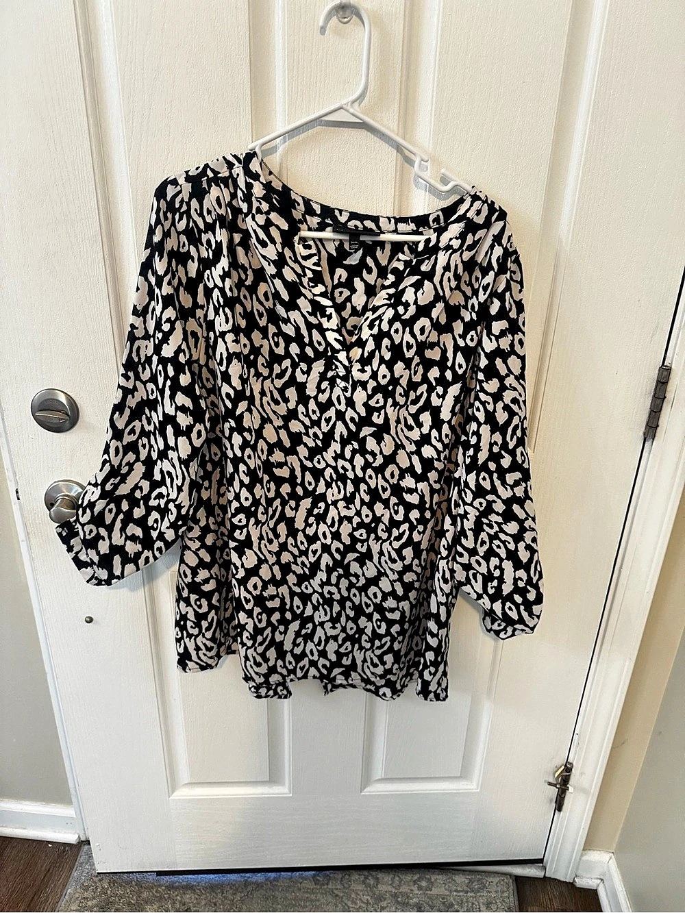 Lane Bryant Animal Print Blouse in Black & White Size 16/18 Like New